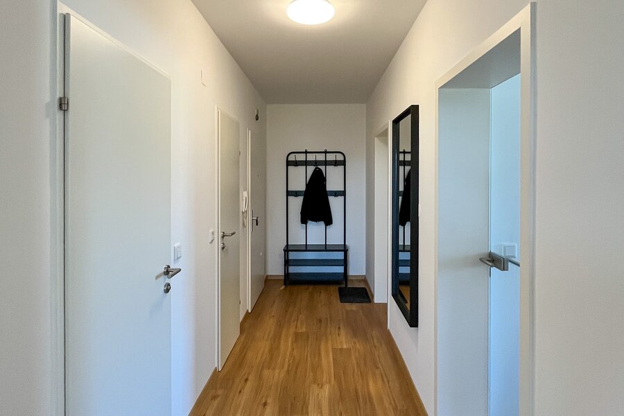 Vorraum mit Blick auf die Garderobe | © Gerald Scharf