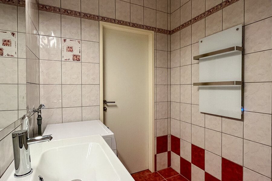 Badezimmer mit Wandheizkörper | © Gerald Scharf