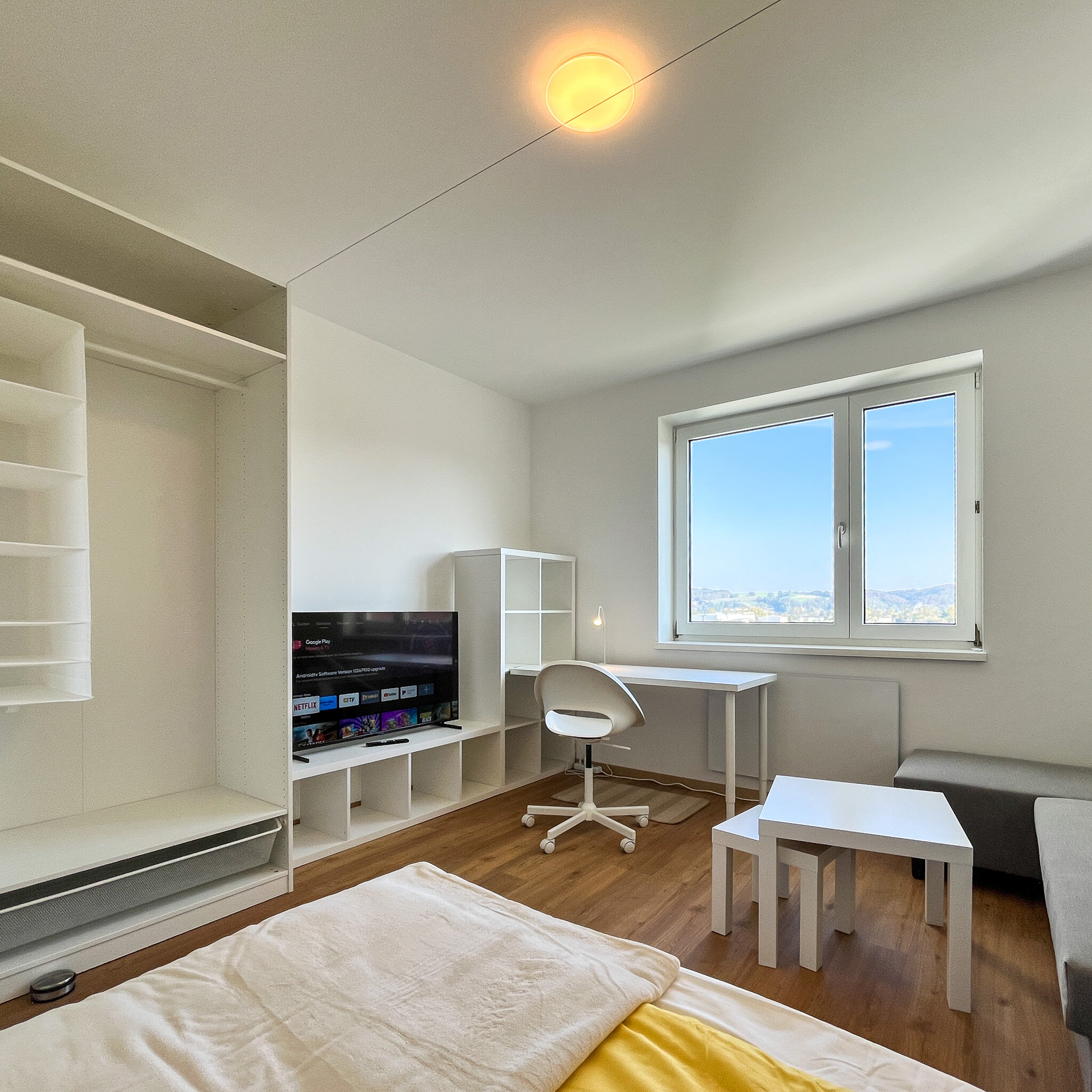 Stylisches Zimmer mit 15 qm einer ruhigen Wohngemeinschaft im Dachgeschoß. Komplett ausgestattet, einziehen & wohlfühlen. Persenbeug liegt zwischen Wien und Linz, ca. 100 km, 1 Stunde mit dem Auto oder der Westbahn. | © Gerald Scharf