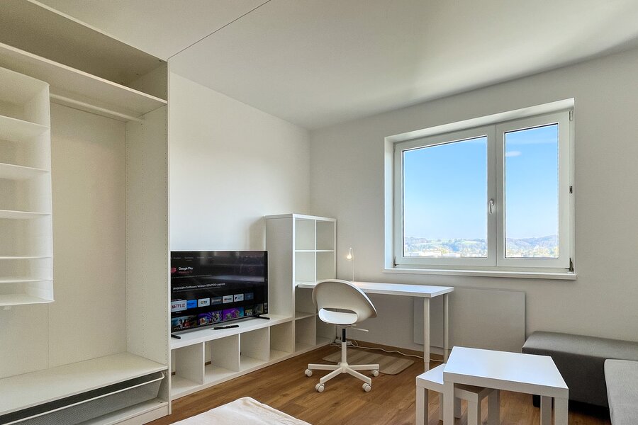 Stylisches Zimmer mit 15 qm einer ruhigen Wohngemeinschaft im Dachgeschoß. Komplett ausgestattet, einziehen & wohlfühlen. Persenbeug liegt zwischen Wien und Linz, ca. 100 km, 1 Stunde mit dem Auto oder der Westbahn. | © Gerald Scharf