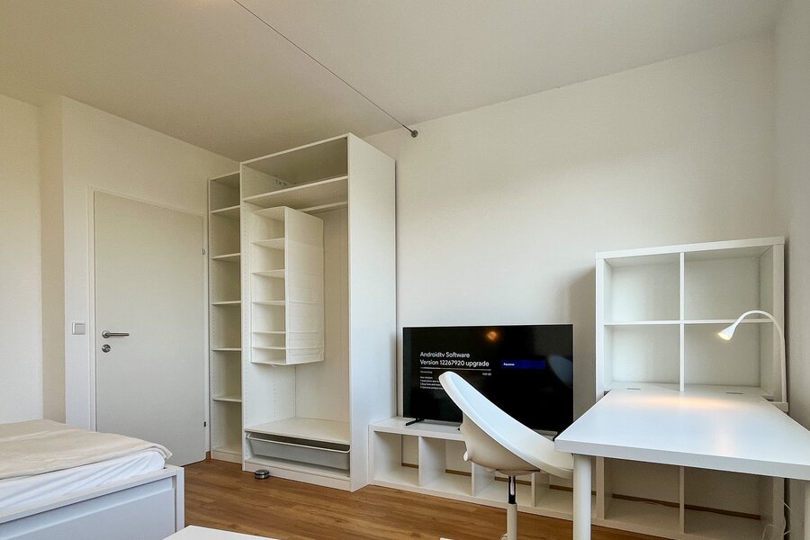 55"/4K-Fernseher für gemütliche Serienabende | © Gerald Scharf