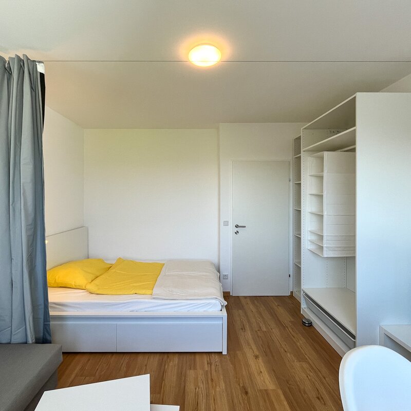 Großer Kleiderschrank für viel Stauraum | © Gerald Scharf