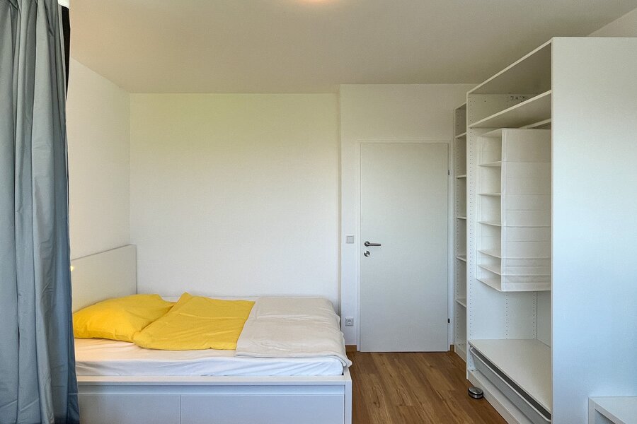 Großer Kleiderschrank für viel Stauraum | © Gerald Scharf
