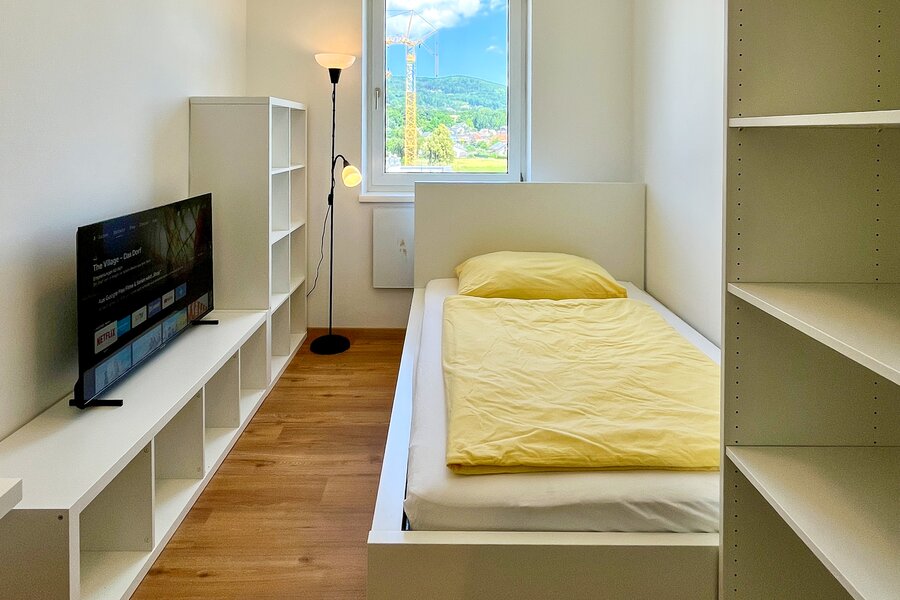 Tiny Zimmer mit 10 qm einer ruhigen Wohngemeinschaft im Dachgeschoß. Komplett ausgestattet, einziehen & wohlfühlen. Persenbeug liegt zwischen Wien und Linz, ca. 100 km, 1 Stunde mit dem Auto oder der Westbahn. | © Gerald Scharf
