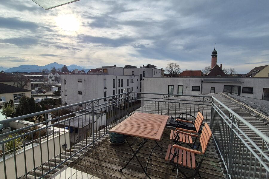 Dachterrasse mit Bergblick – 3-Zimmer Wohnung zur Kurzzeitmiete & Wohnen auf Zeit für 1 bis 6 Monate in Freilassing