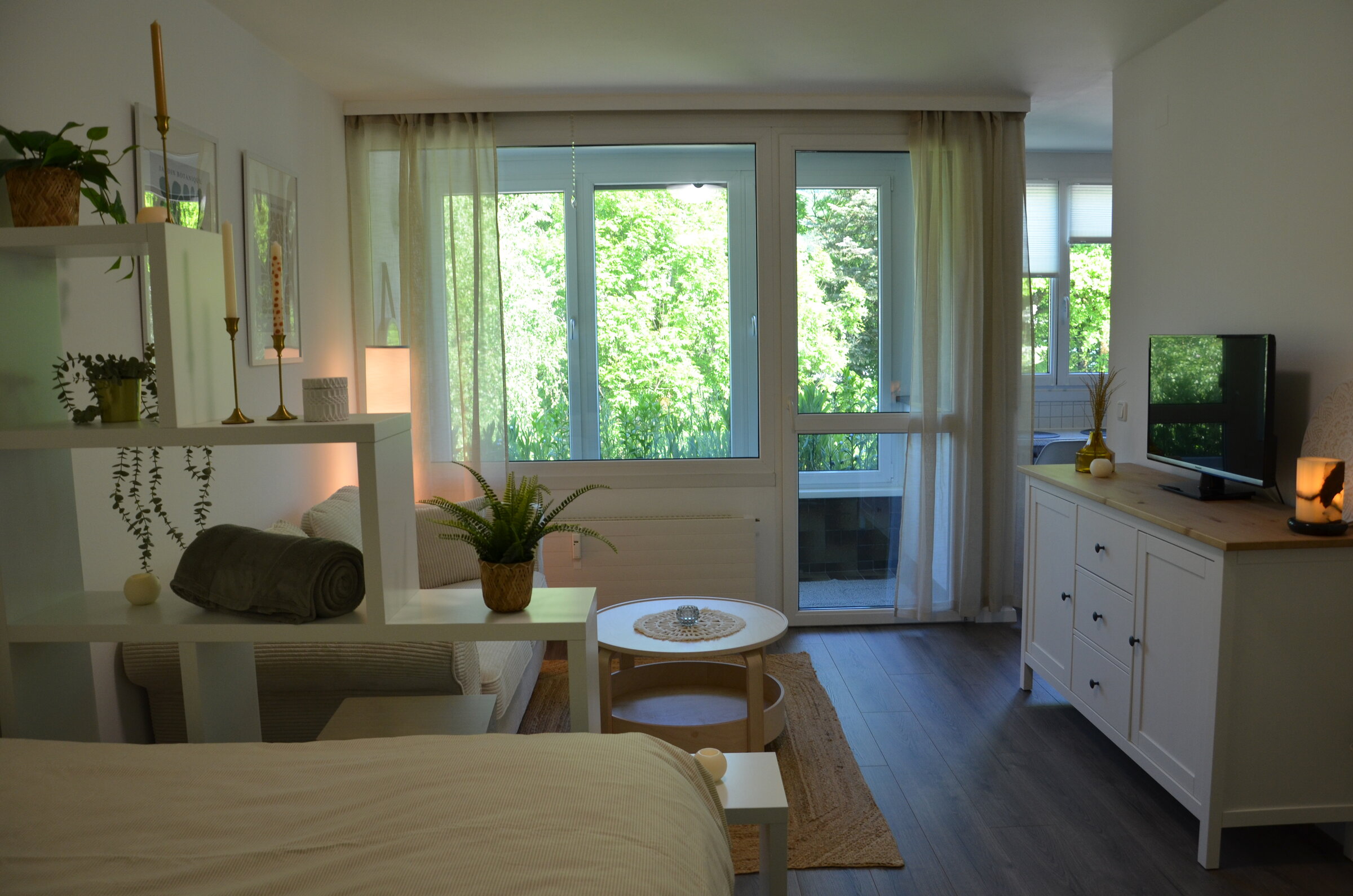 eine helle, ruhige und gemütliche Wohnung