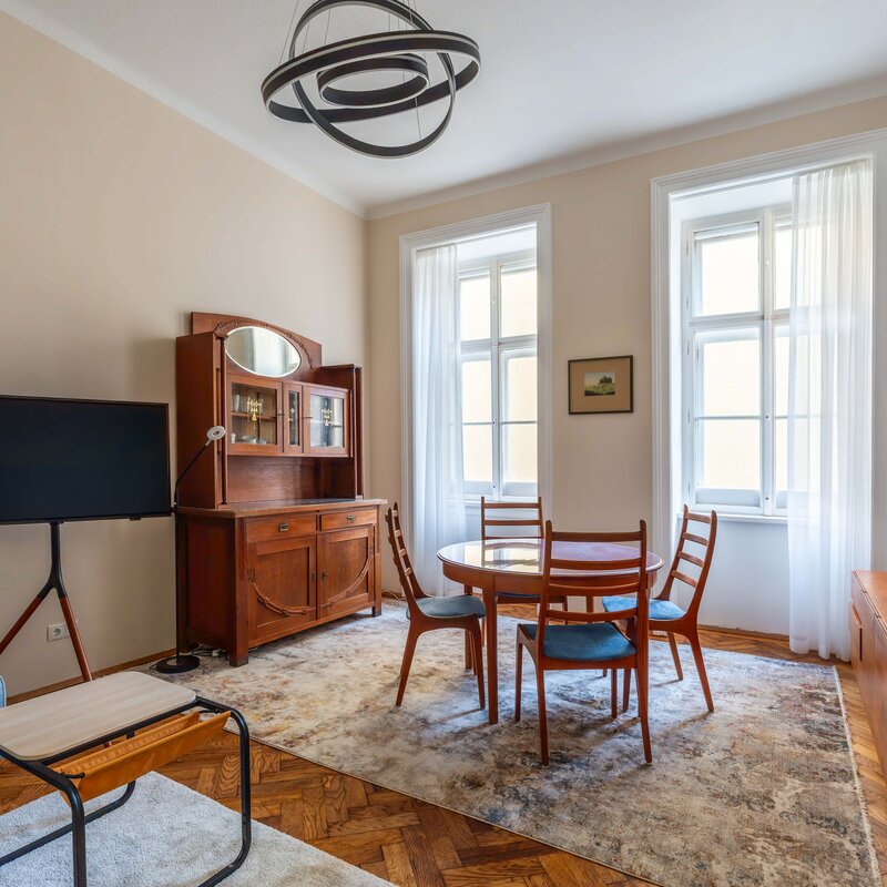 Bright living room with parquet floor – 2-room apartment, short-term rental & temporary housing for 1 to 6 months in Vienna