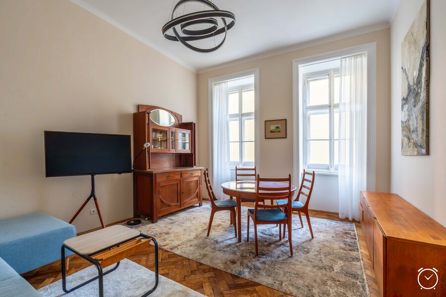 Bright living room with parquet floor – 2-room apartment, short-term rental & temporary housing for 1 to 6 months in Vienna