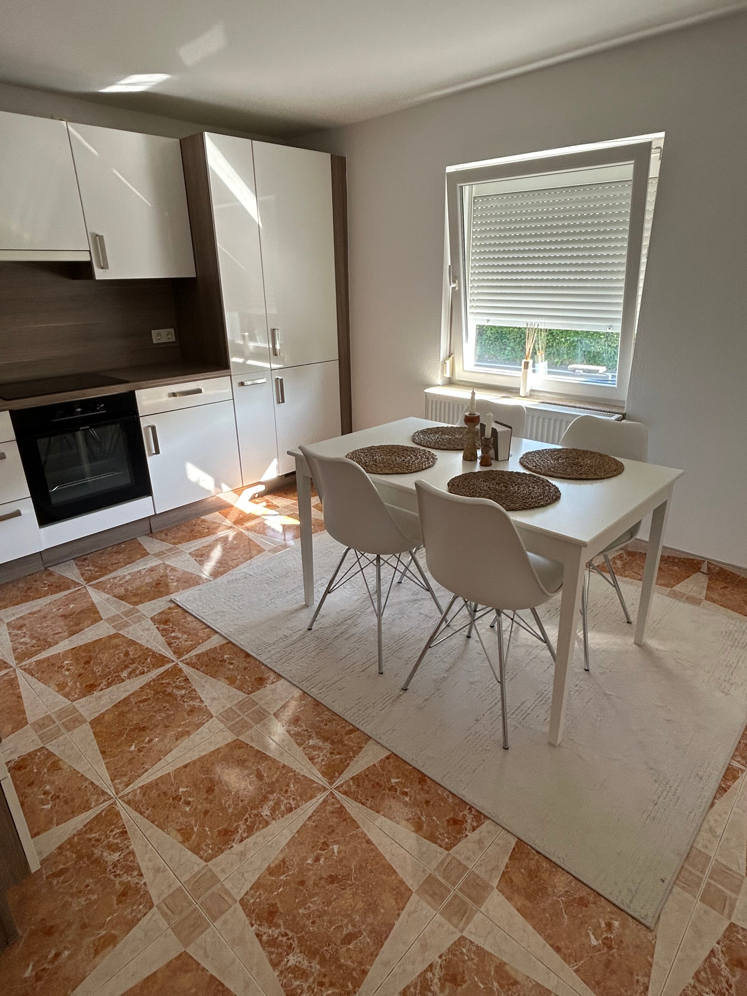 Bright kitchen & dining area – 2-room apartment for short-term rental & temporary housing for 1 to 6 months in Bergheim