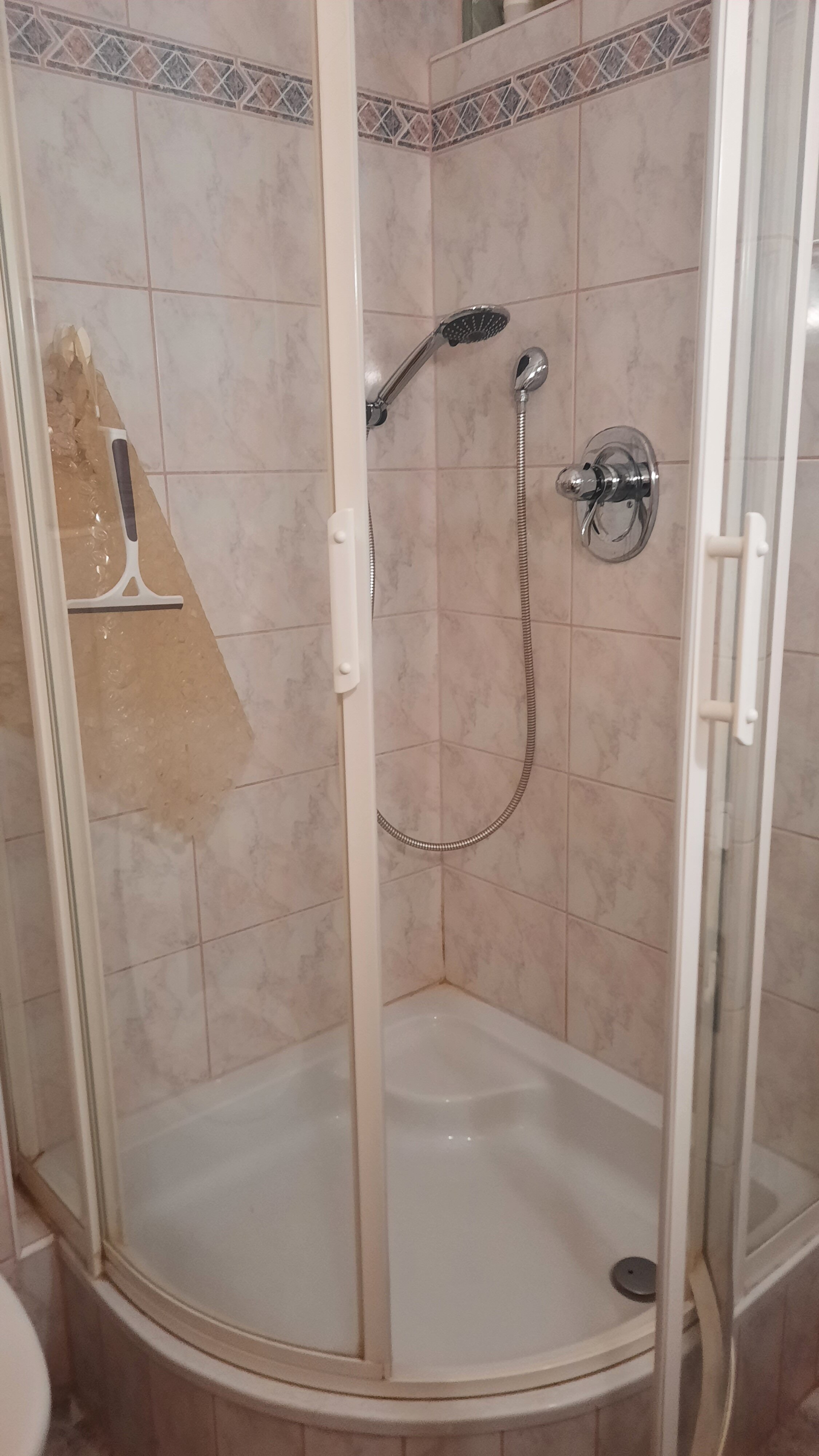 geräumige Dusche | © Evelyn Gschwandtner