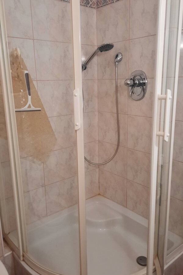 geräumige Dusche | © Evelyn Gschwandtner