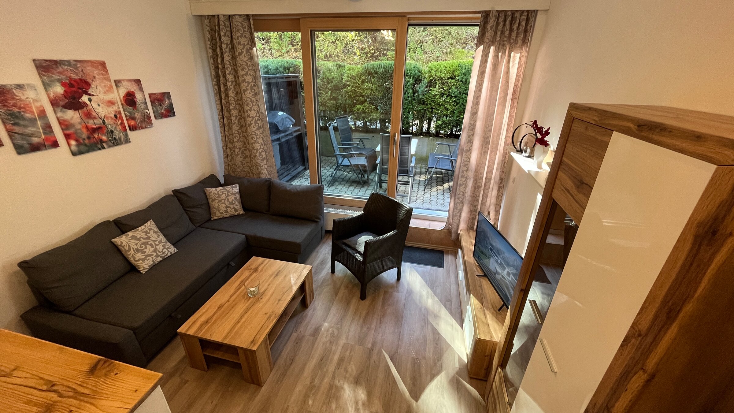 Wohnraum mit Terrasse