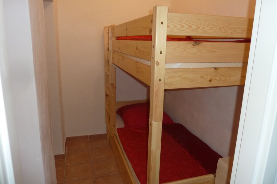 2. Schlafzimmer mit Doppelstockbett