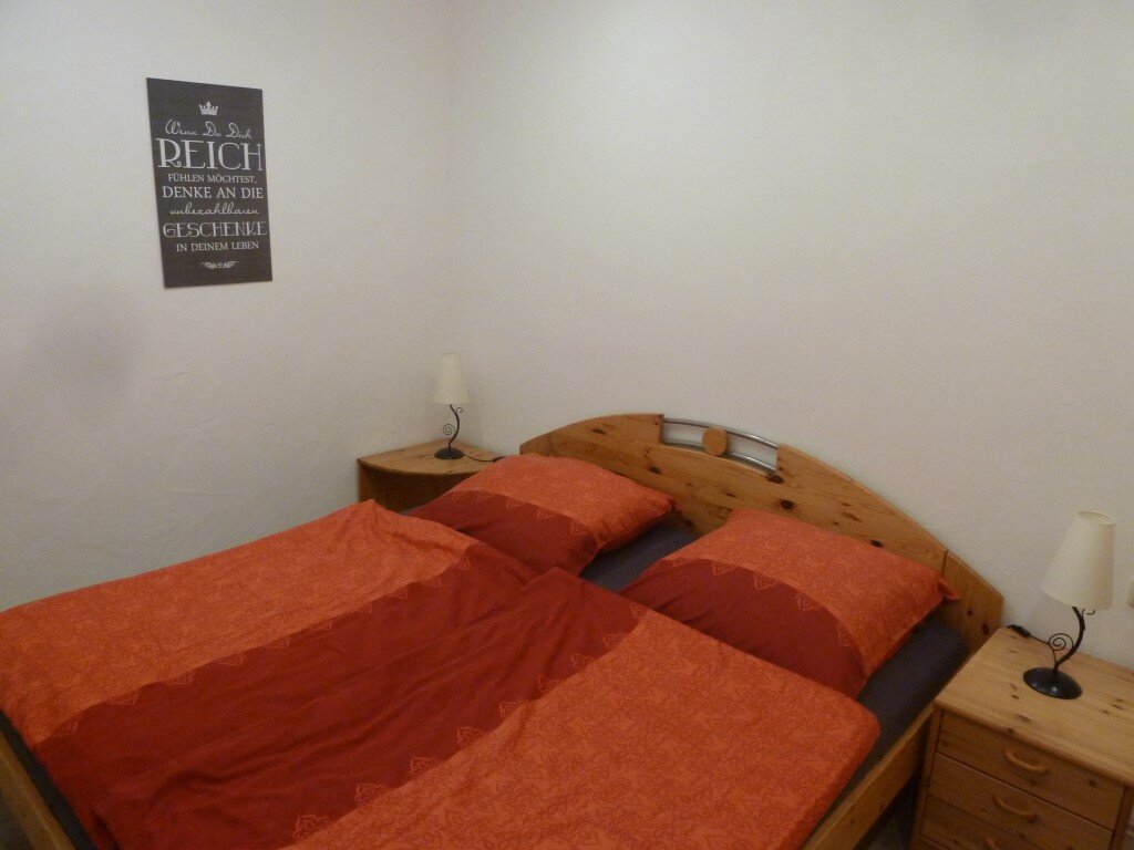 Schlafzimmer mit Doppelbett