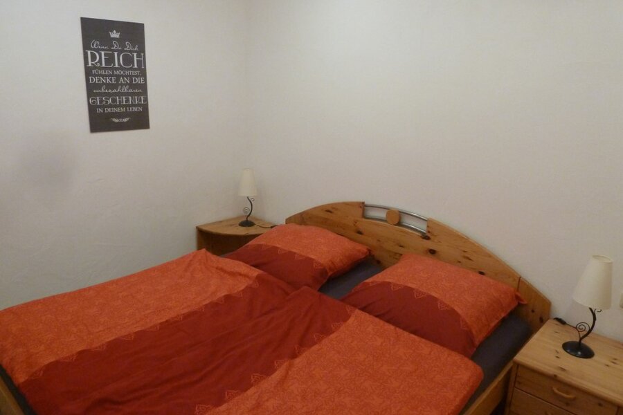 Schlafzimmer mit Doppelbett