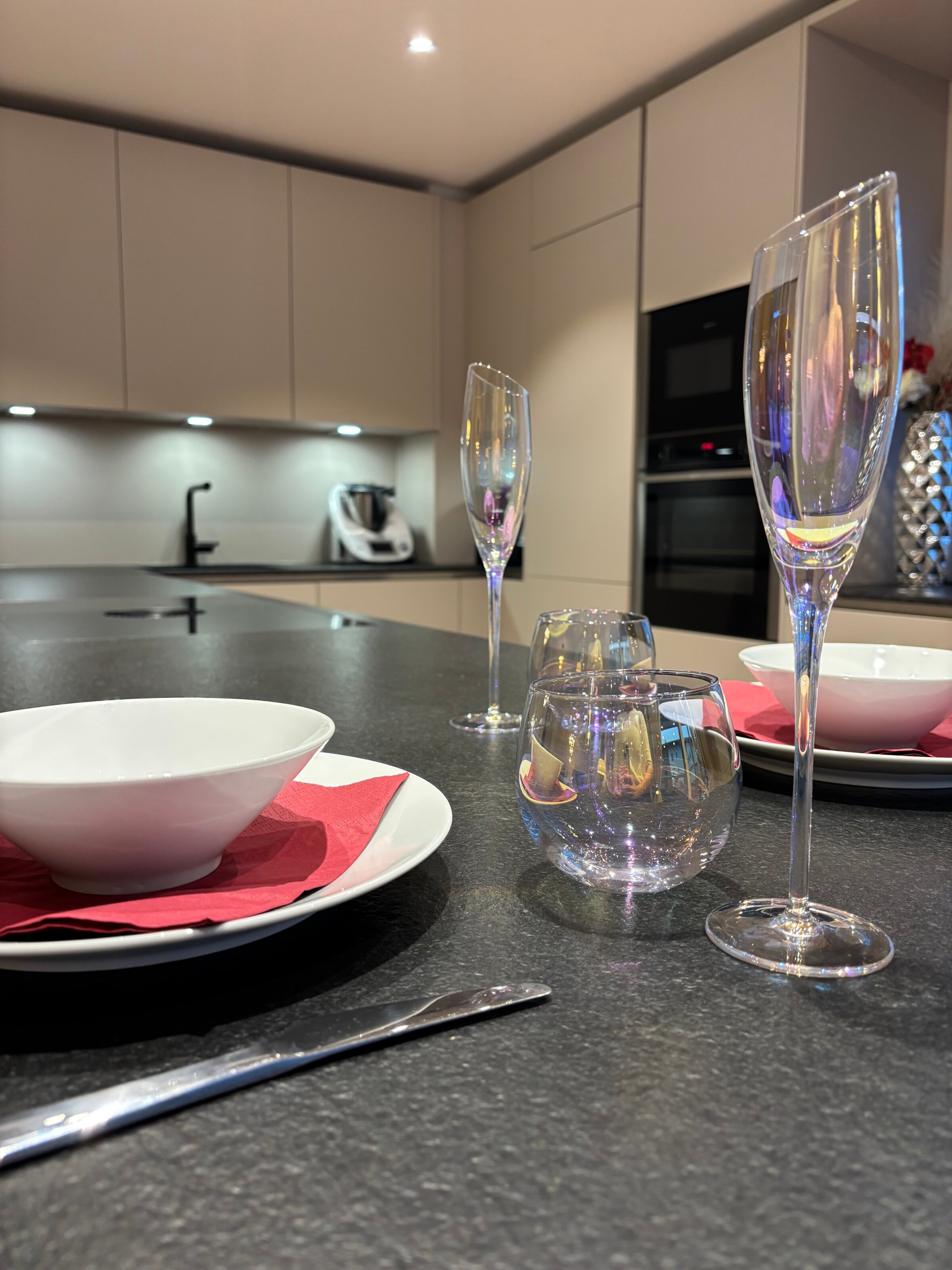 große Küche mit Bar