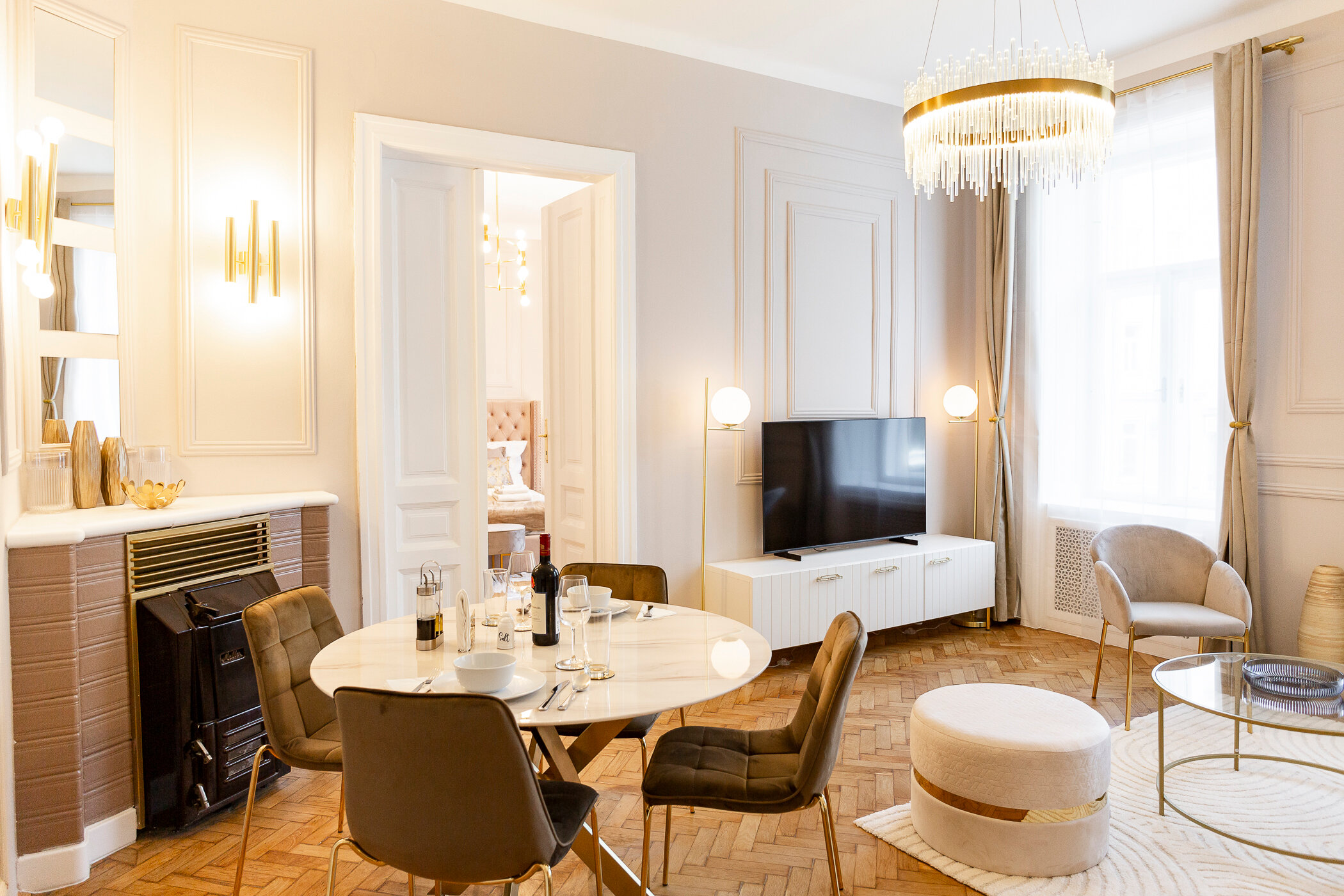 enjoy your stay in a typical viennese historical place