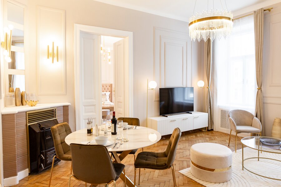 enjoy your stay in a typical viennese historical place