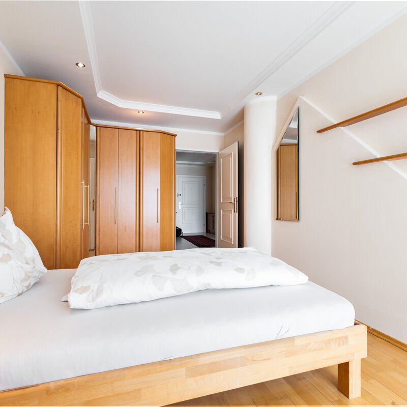 A bright bedroom with ample storage space: Here you'll find peace and relaxation. The large wardrobe offers space for your wardrobe.