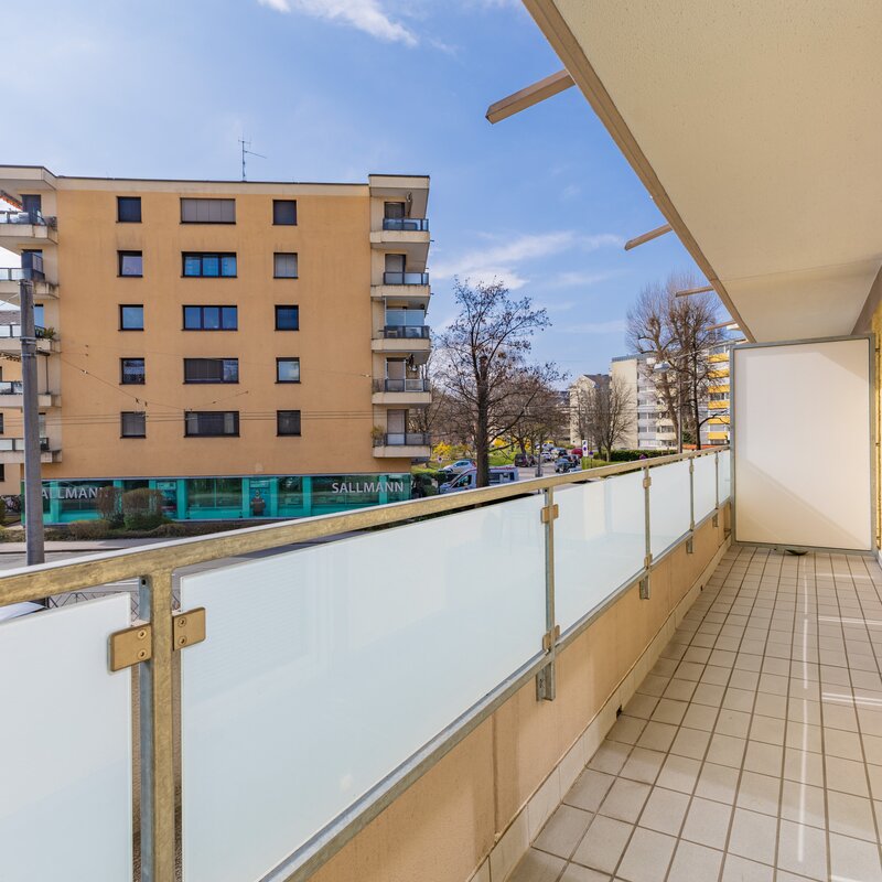 Spacious balcony with plenty of space for relaxation and leisure. Enjoy sunny hours outdoors!