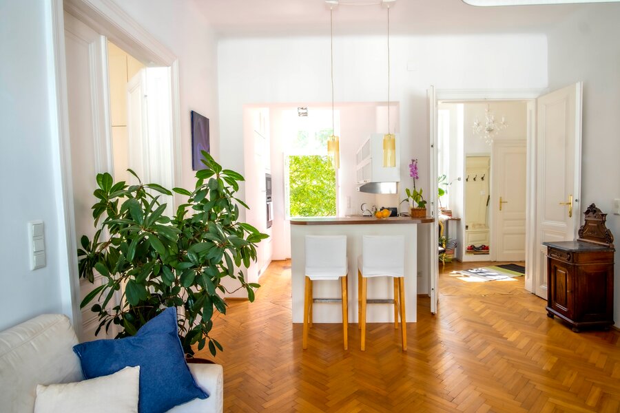Bright 1-room apartment with kitchen island & parquet floor – short-term rental & temporary housing for 1 to 6 months in Vienna