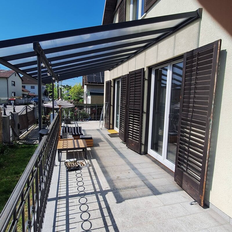 Terrasse vor dem Haus