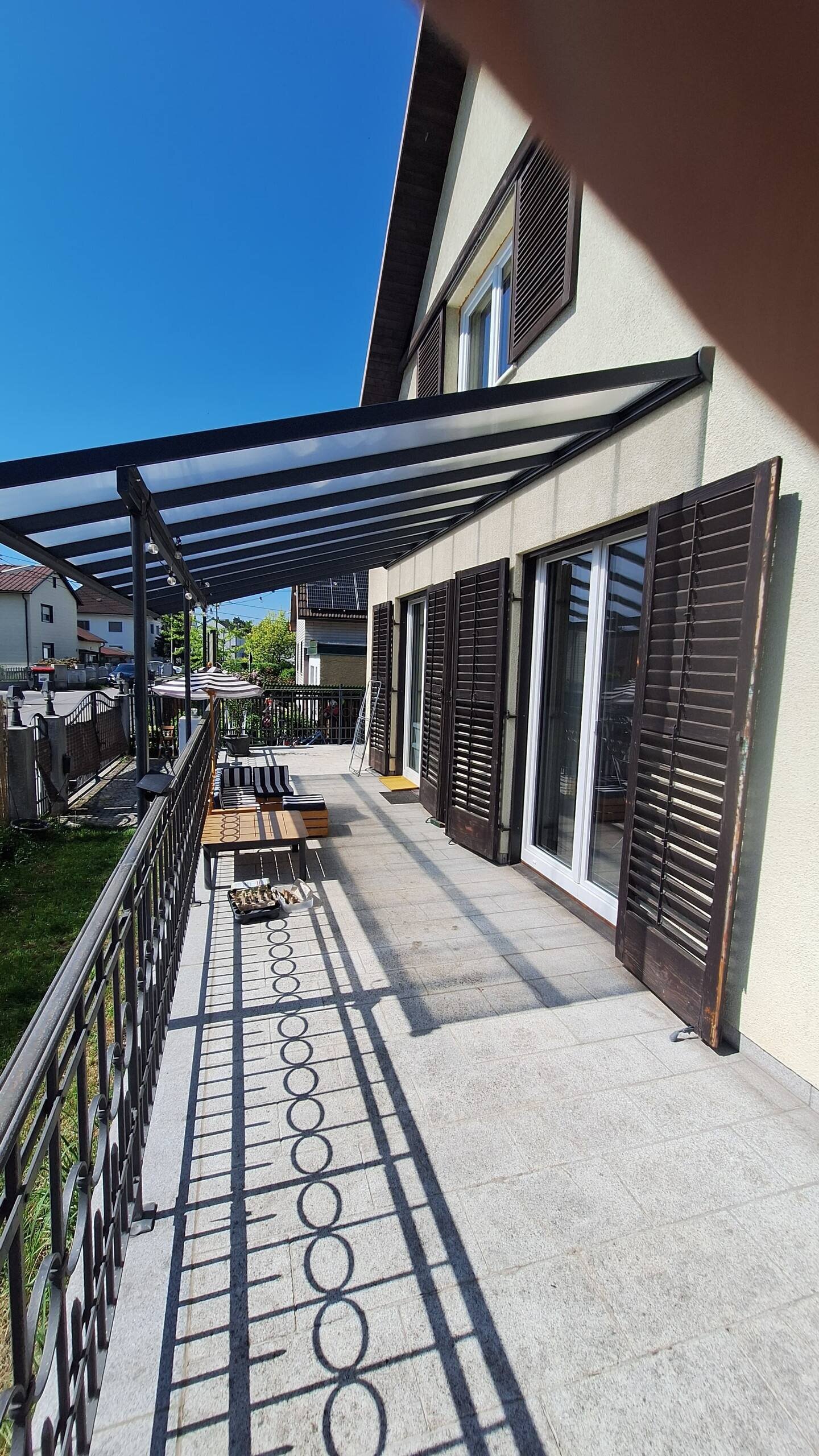 Terrasse vor dem Haus
