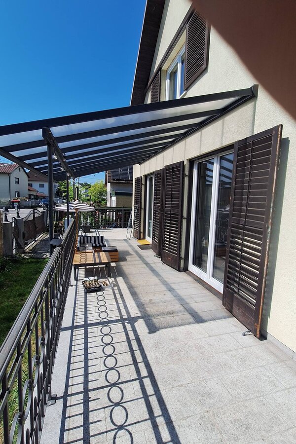 Terrasse vor dem Haus