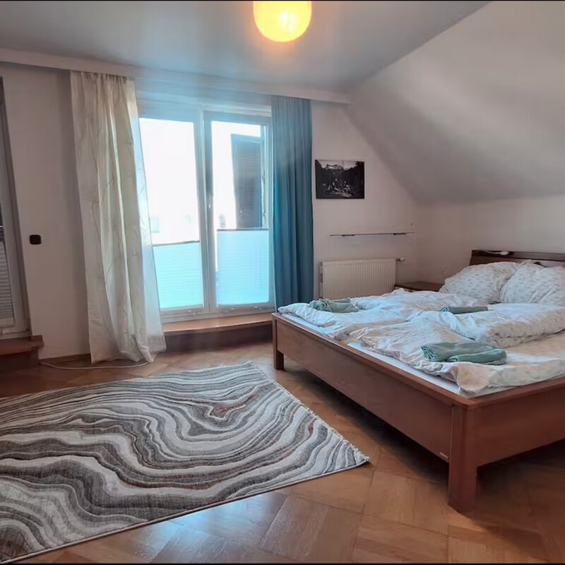 Schlafzimmer 1