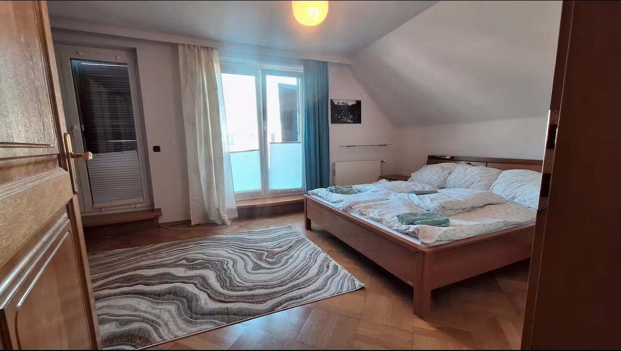 Schlafzimmer 1