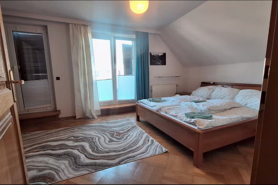 Schlafzimmer 1