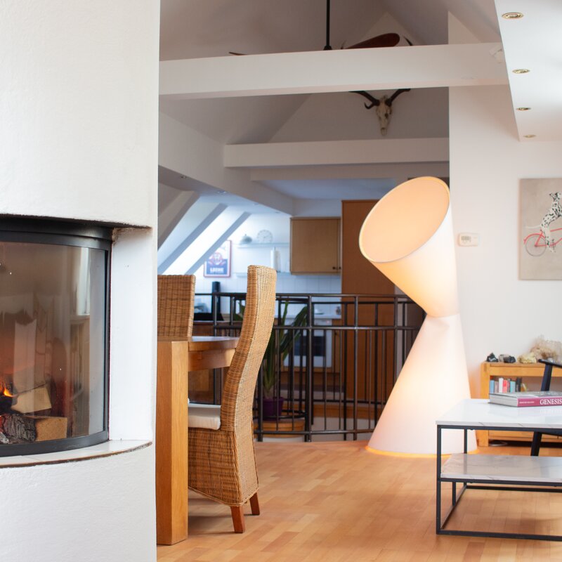 Kamin und Lesebereich