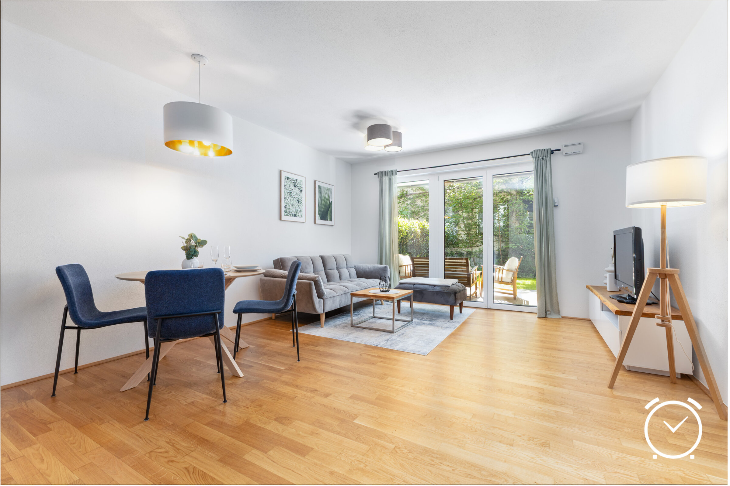 Heller Wohn-Essbereich mit Gartenblick – 2-Zimmer Wohnung zur Kurzzeitmiete & Wohnen auf Zeit für 1 bis 6 Monate in Salzburg