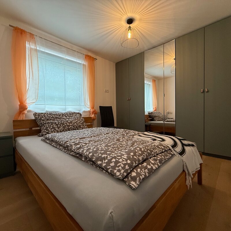 Cosy bedroom with wardrobe | © @pmb