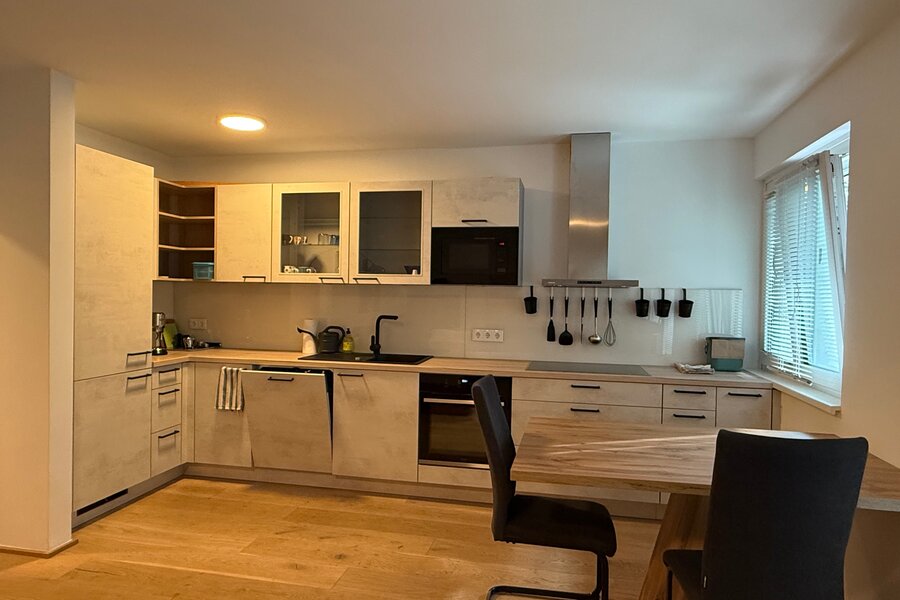 Well-equipped kitchen with dining area | © @pmb