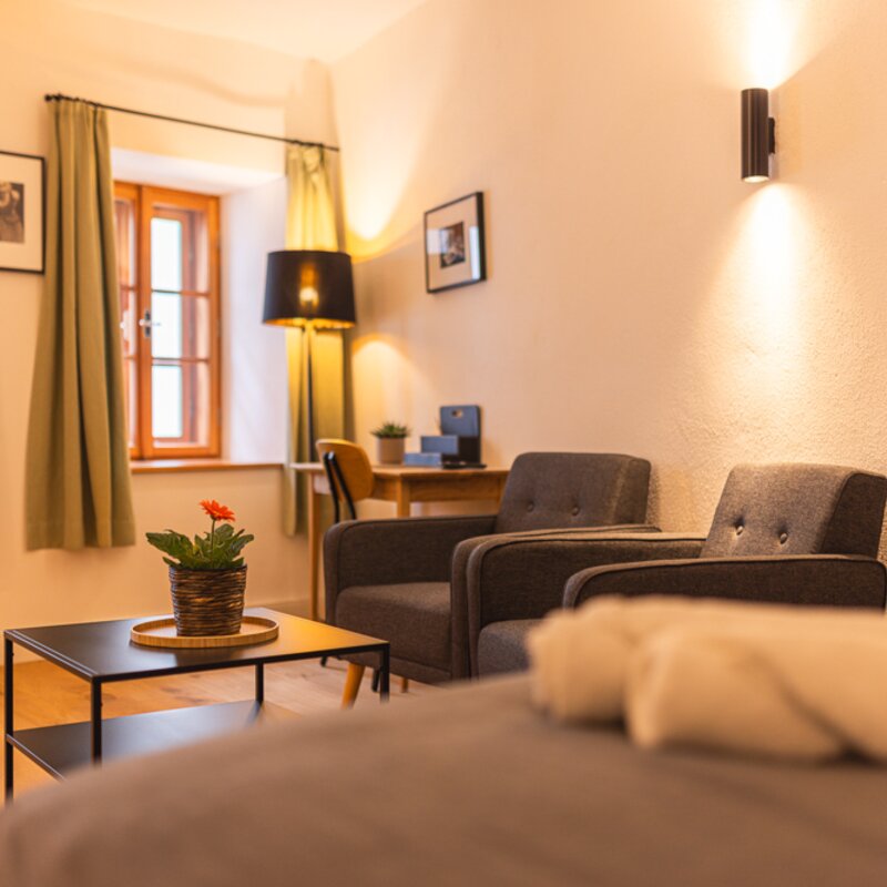 Furnished 1-room apartment in historic old town building – short-term rental & temporary housing for 1 to 6 months in Hallein