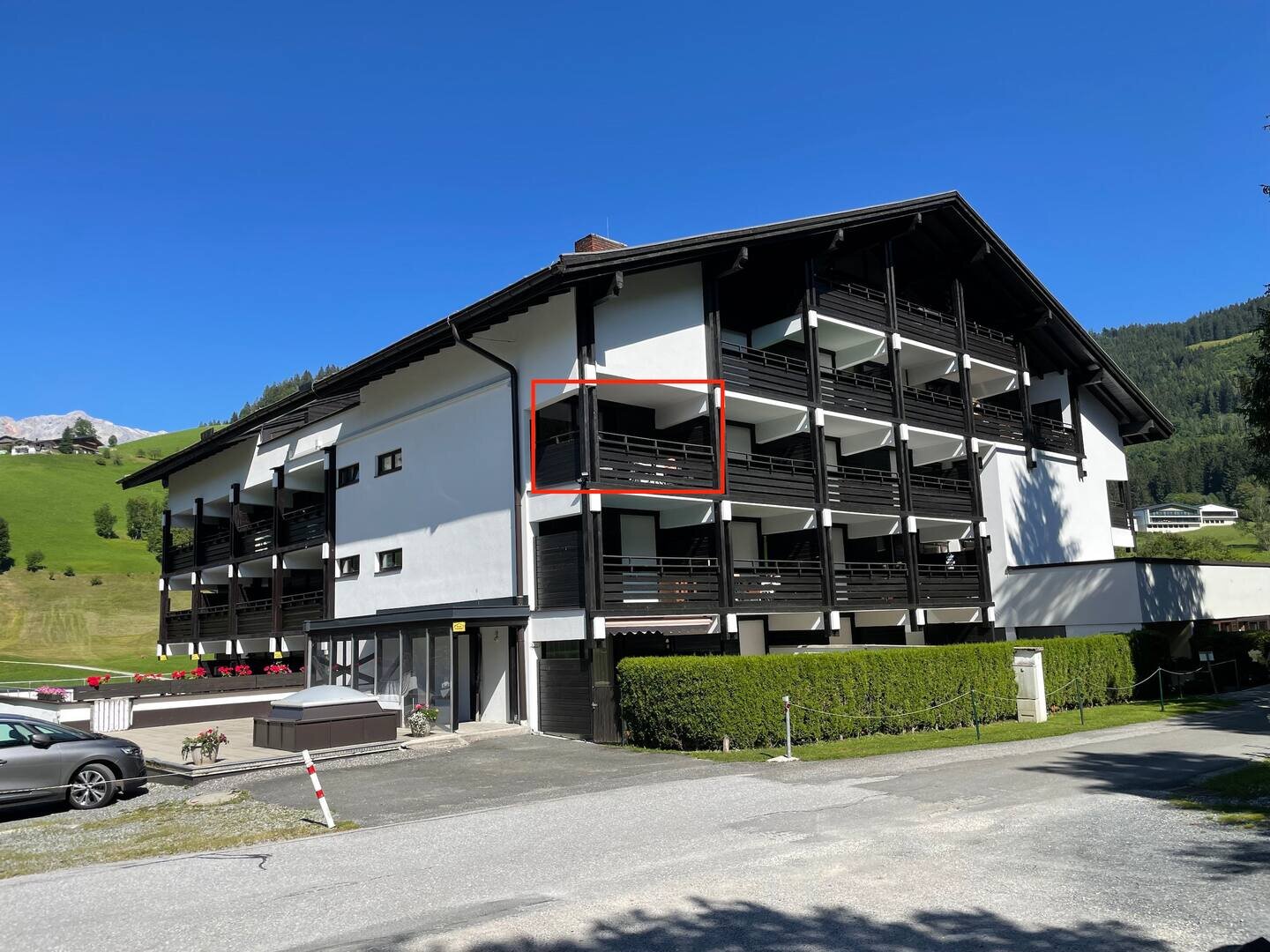 Alpine apartment building – 2-room flat with balcony, short-term rental & temporary housing for 1 to 6 months, Maria Alm