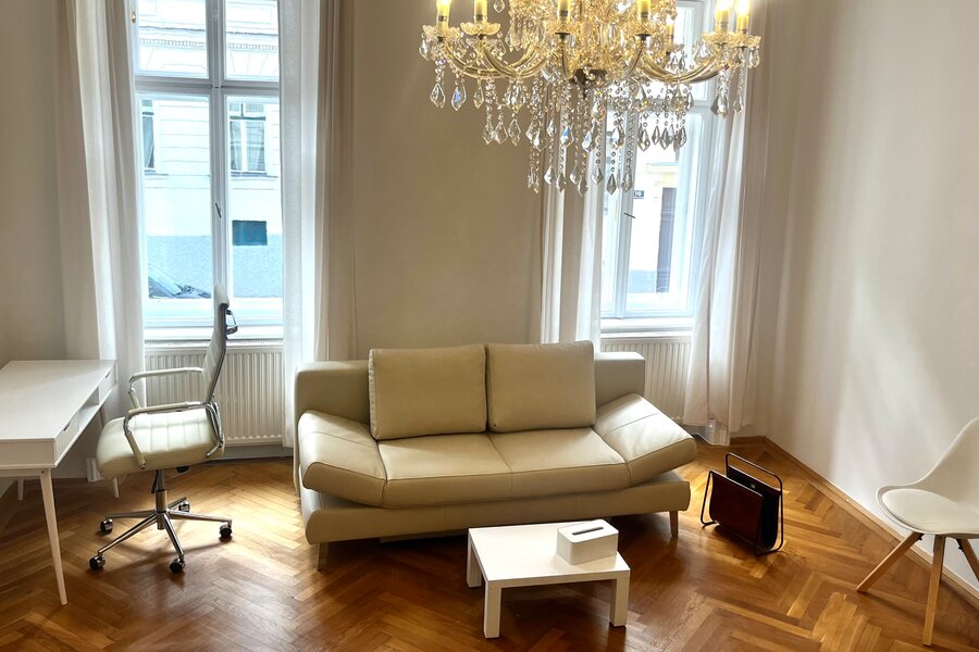 Bright living room with chandelier & parquet – 3-room apartment for short-term rental & temporary housing for 1 to 6 months in Vienna