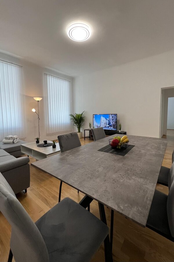 Die Moderne Wiener Altbau-Wohnung genießen