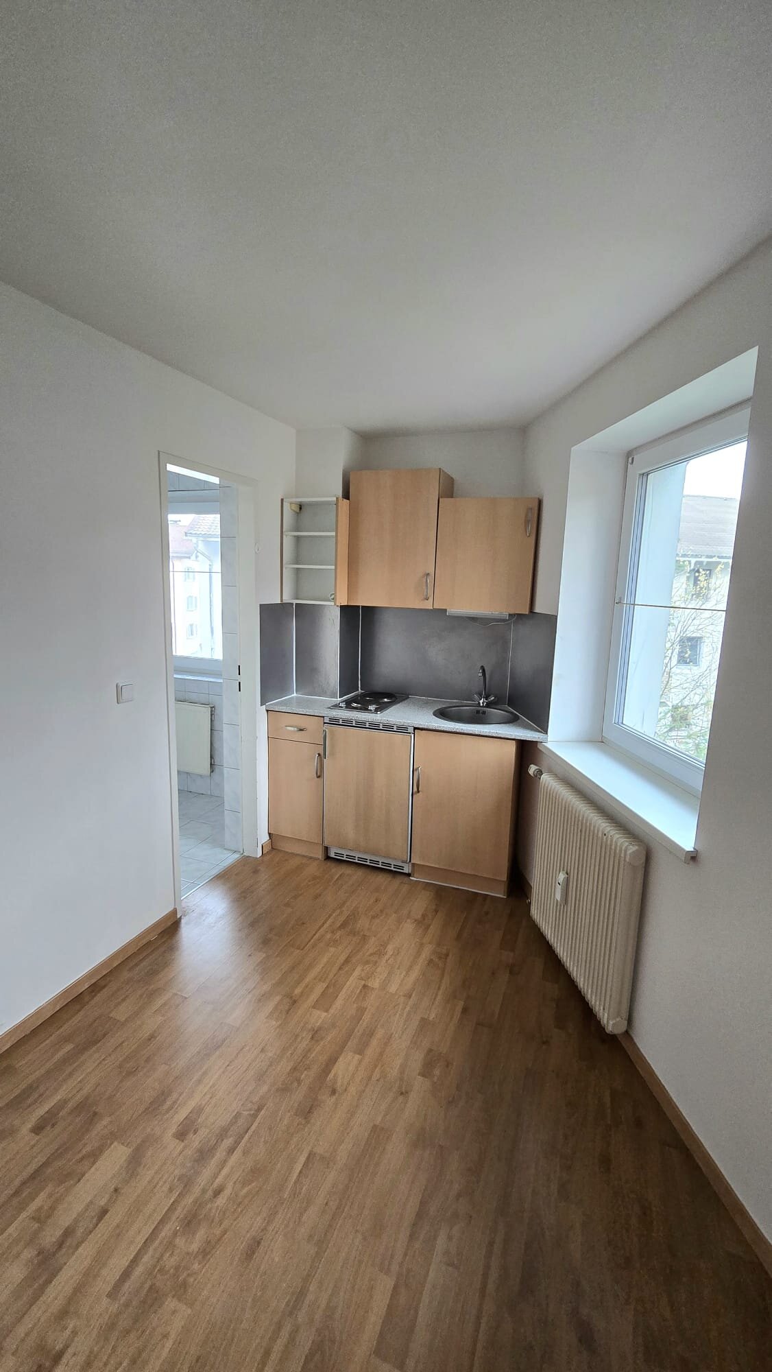 Helles 1-Zimmer Apartment mit Küchenzeile – Kurzzeitmiete & Wohnen auf Zeit für 1 bis 6 Monate in Wörgl
