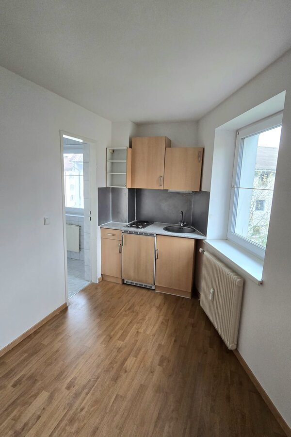 Helles 1-Zimmer Apartment mit Küchenzeile – Kurzzeitmiete & Wohnen auf Zeit für 1 bis 6 Monate in Wörgl