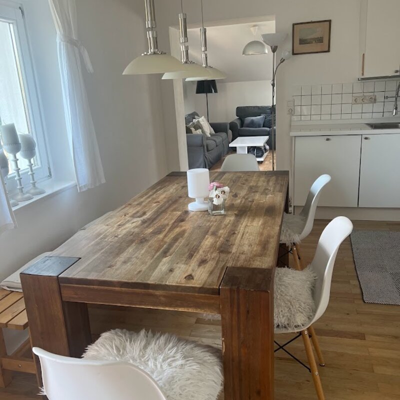 large table with seating for 6 people