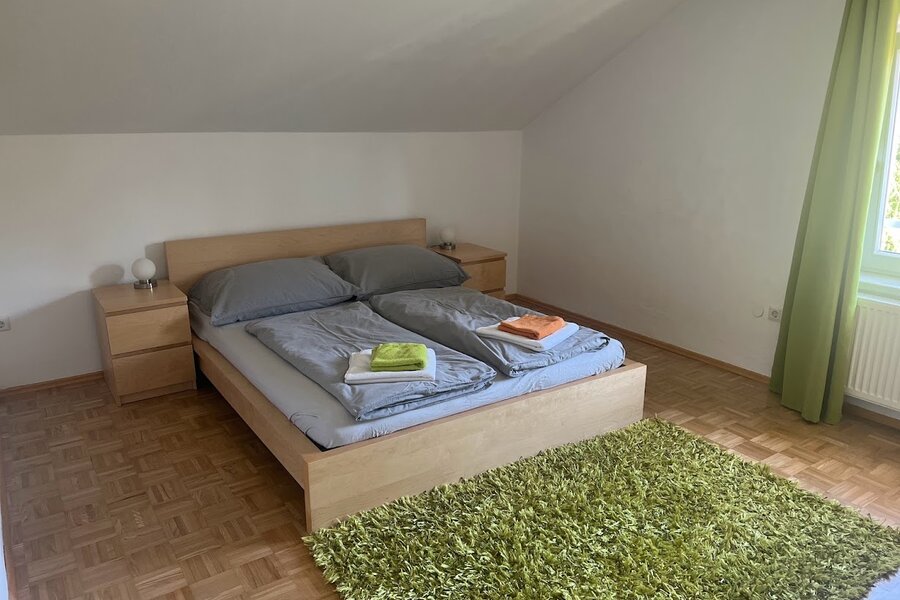 Master bedroom (nord) with a high-quality mattress (rather firm)