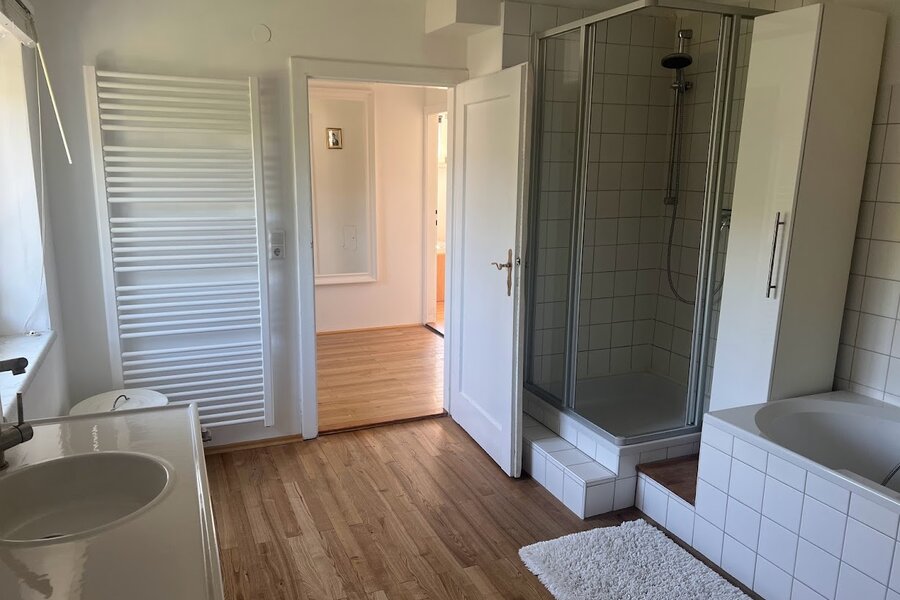 The room can be entered and locked from 2 sides. 