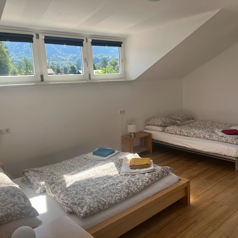 Children's bedroom (facing east) 