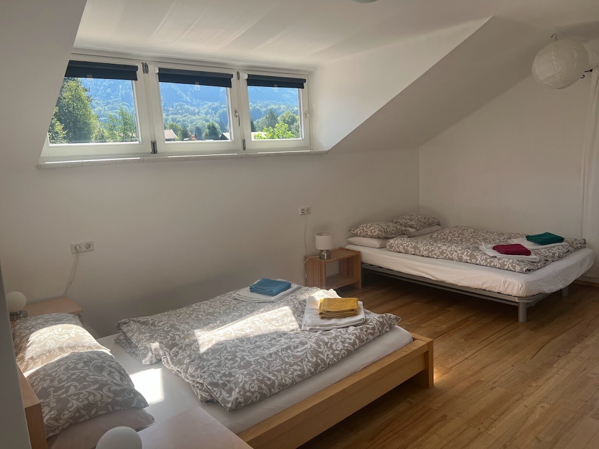 Children's bedroom (facing east) 