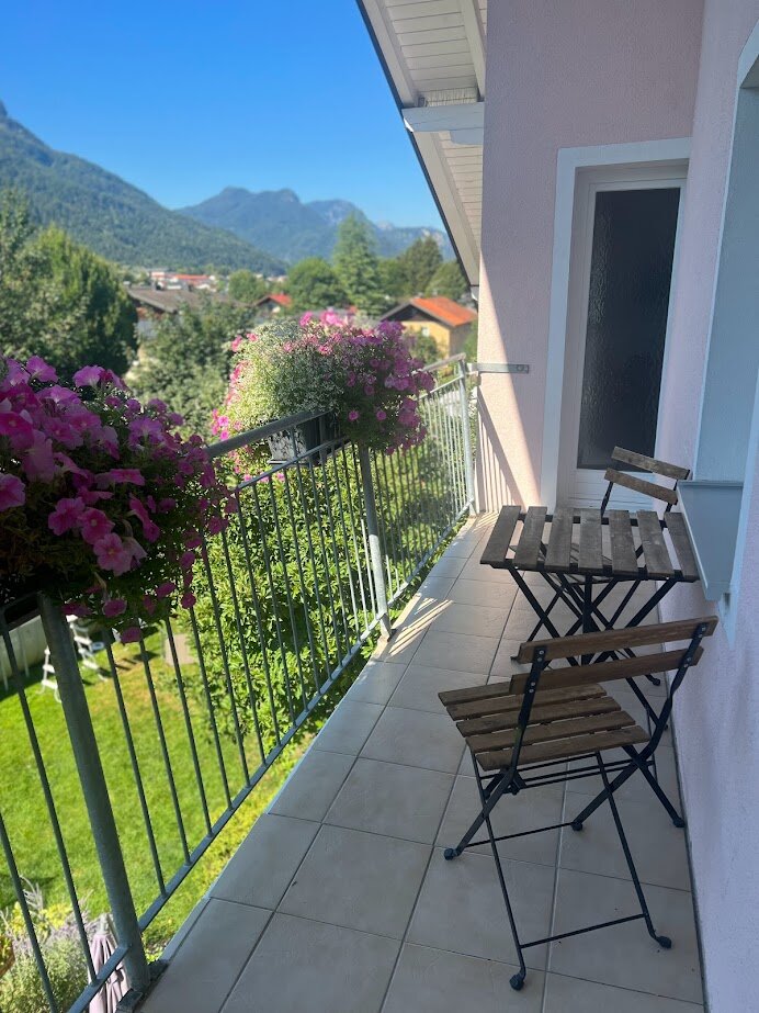 Balkony (facing to the south)