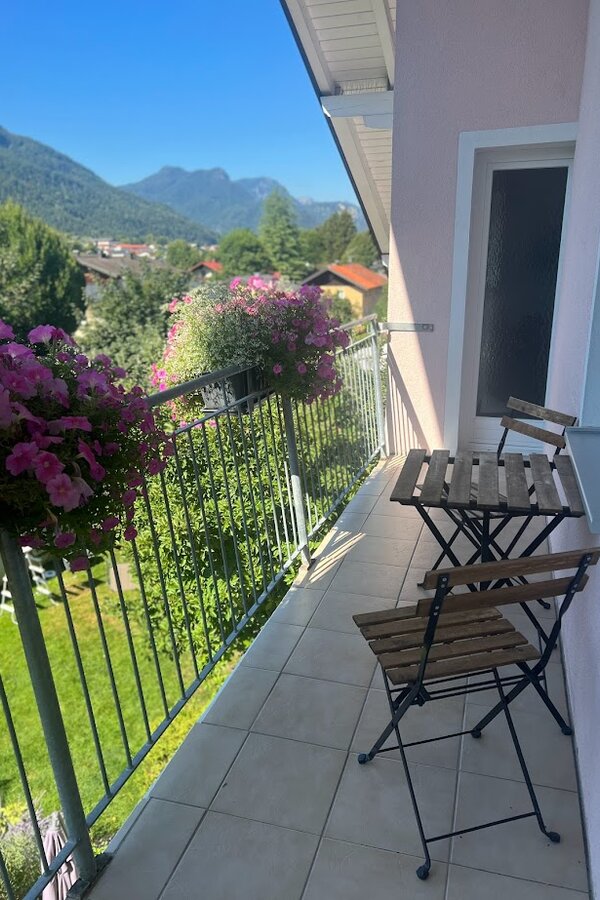 Balkony (facing to the south)