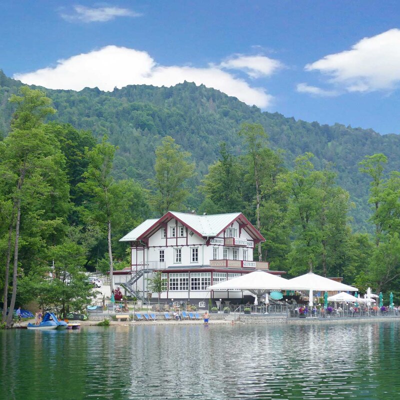 the crystal-clear mountain lake invites you to swim and linger (graduit), nice restaurant directly an the lake