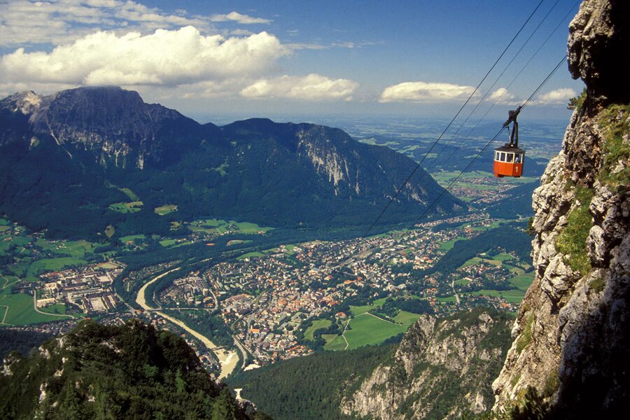 In Bad Reichenhall, one of the oldest gondolas goes up into the mountains. In Grödig/Salzburg, a gondola goes up the Untersberg (more modern).